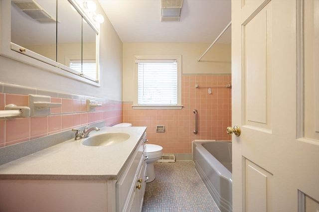 15 Alroy Rd, Weymouth, MA 02190