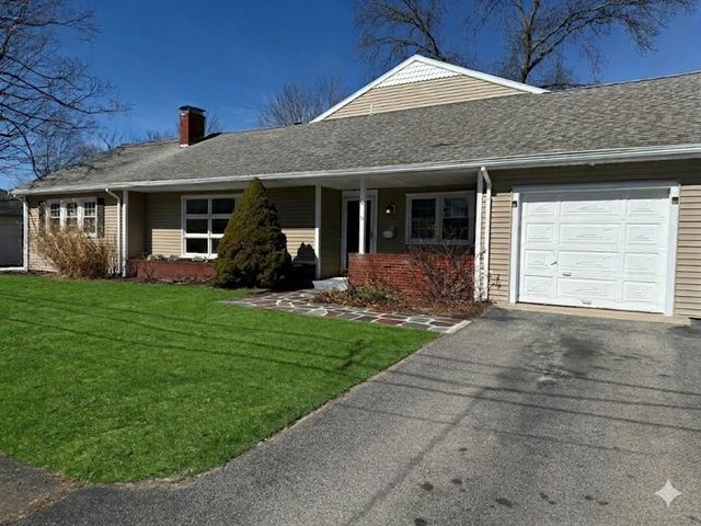 15 Alroy Rd, Weymouth, MA 02190