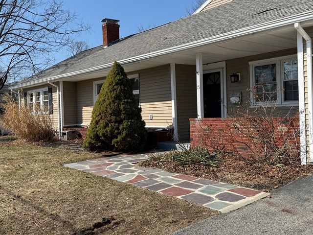 15 Alroy Rd, Weymouth, MA 02190