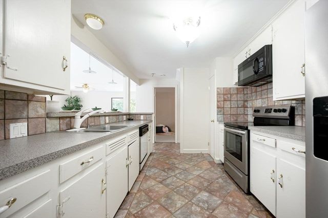 15 Alroy Rd, Weymouth, MA 02190