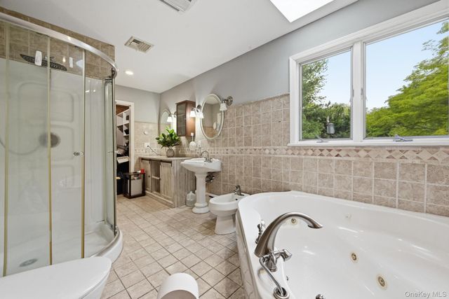 140 North Street, Locust Valley, NY 11560