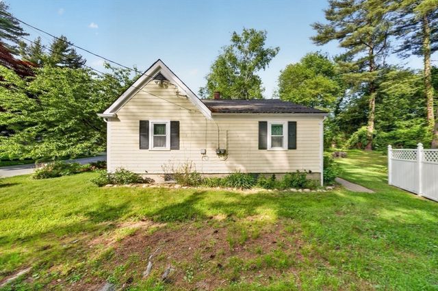 26 Oriole Street, New Bedford, MA 02745