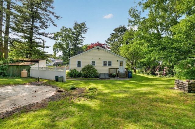 26 Oriole Street, New Bedford, MA 02745