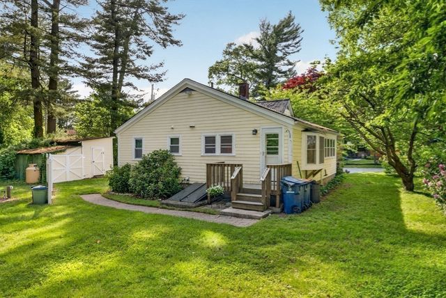 26 Oriole Street, New Bedford, MA 02745