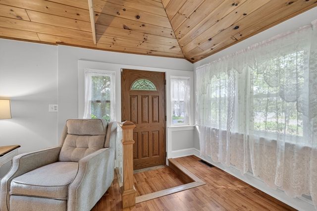26 Oriole Street, New Bedford, MA 02745