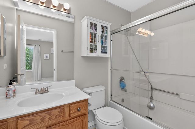 2940 Stonewater Drive, Naperville, IL 60564