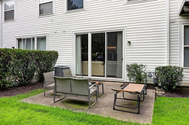 2940 Stonewater Drive, Naperville, IL 60564