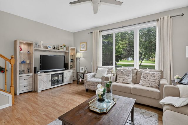 2940 Stonewater Drive, Naperville, IL 60564