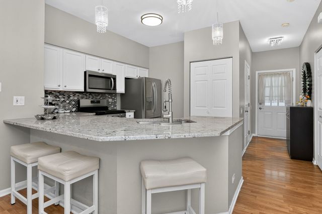 2940 Stonewater Drive, Naperville, IL 60564