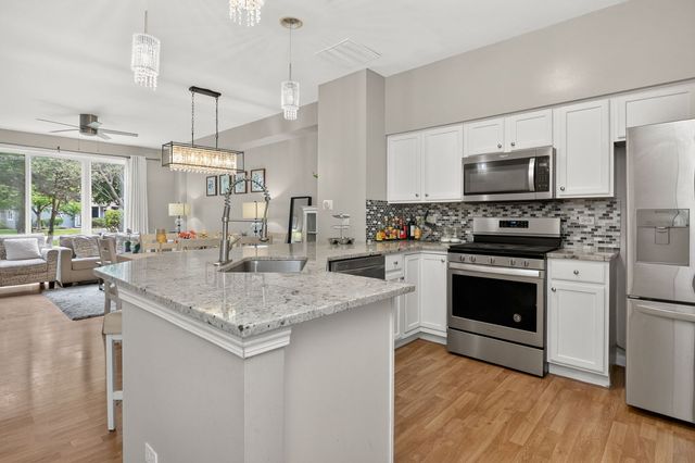 2940 Stonewater Drive, Naperville, IL 60564