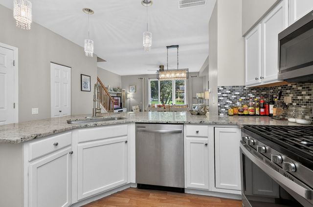 2940 Stonewater Drive, Naperville, IL 60564