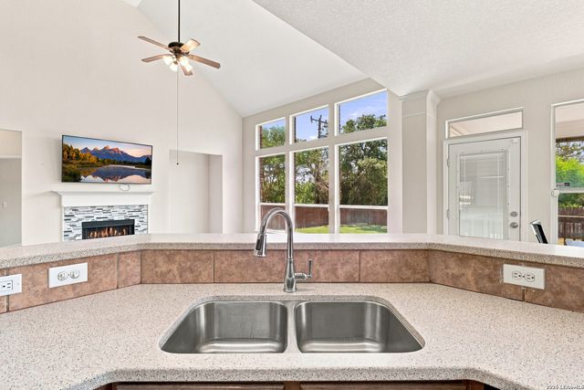718 Desert Bluff, San Antonio, TX 78258