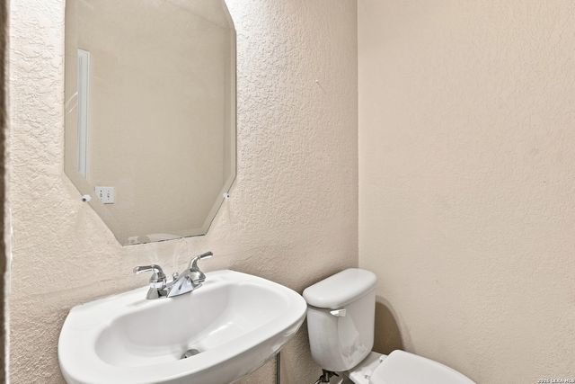 718 Desert Bluff, San Antonio, TX 78258