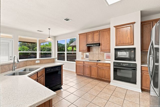 718 Desert Bluff, San Antonio, TX 78258