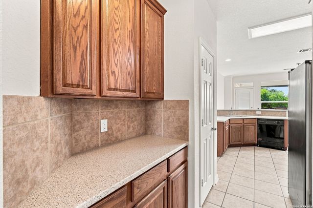 718 Desert Bluff, San Antonio, TX 78258