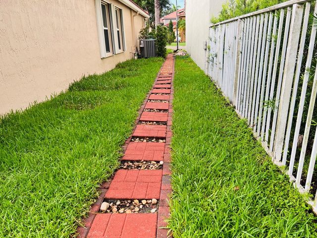 11534 NW 4th Manor, Coral Springs, FL 33071