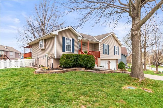 2337 Overbrook Drive, Blue Springs, MO 64029