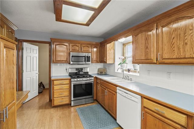 2337 Overbrook Drive, Blue Springs, MO 64029