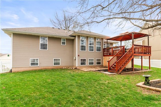 2337 Overbrook Drive, Blue Springs, MO 64029