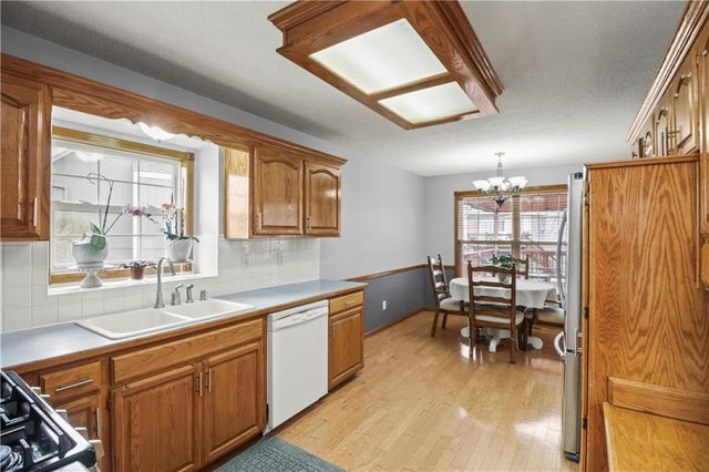2337 Overbrook Drive, Blue Springs, MO 64029