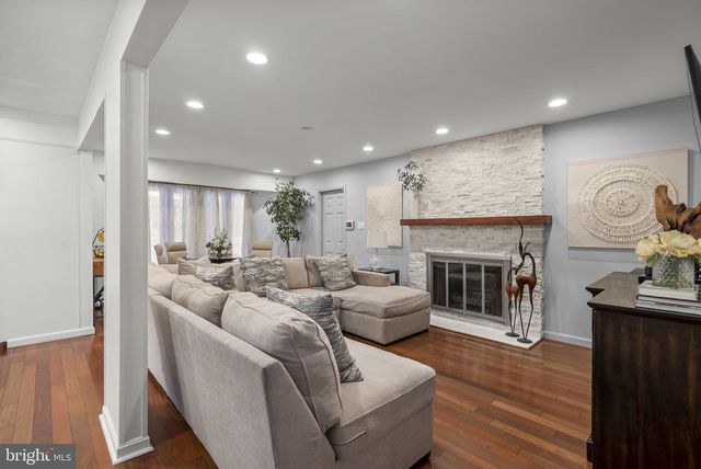 221 SURREY CIRCLE DR S, Fort Washington, MD 20744