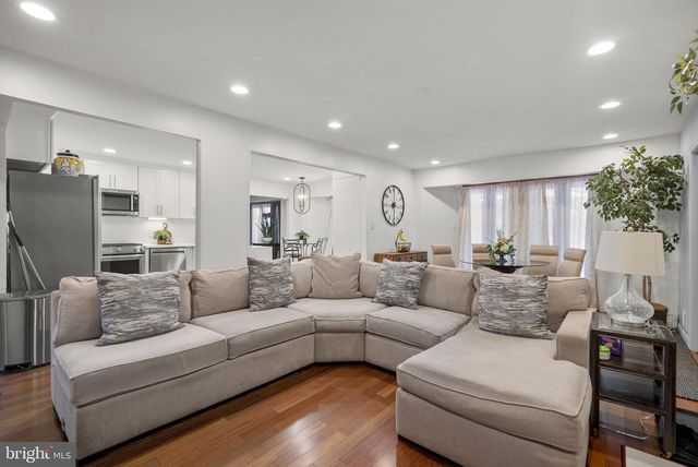 221 SURREY CIRCLE DR S, Fort Washington, MD 20744
