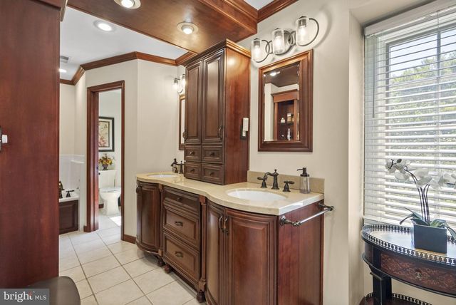 221 SURREY CIRCLE DR S, Fort Washington, MD 20744