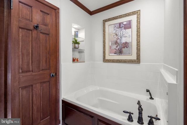 221 SURREY CIRCLE DR S, Fort Washington, MD 20744