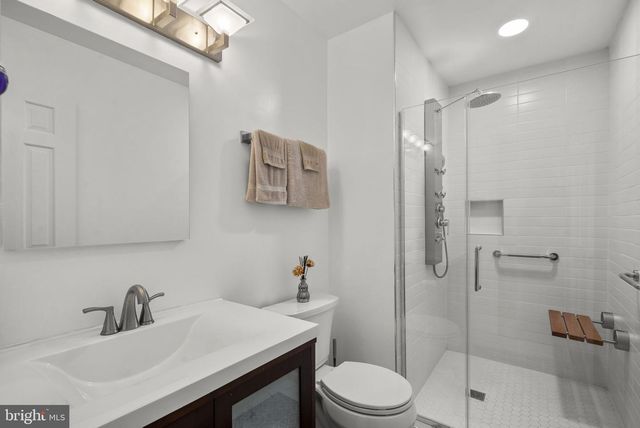 221 SURREY CIRCLE DR S, Fort Washington, MD 20744