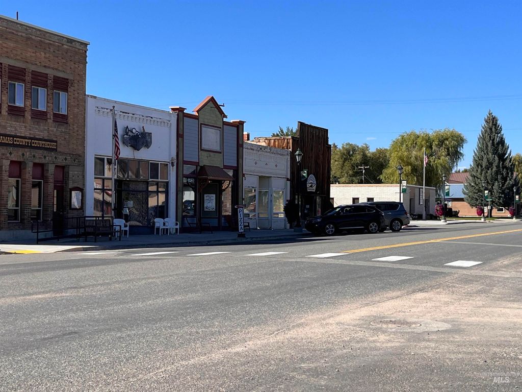 314 W Garnet Ave, Fairfield, ID 83327 photo 6