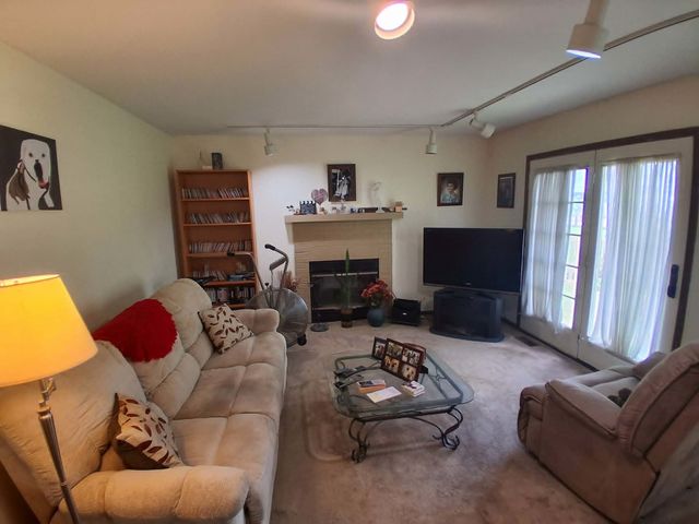 79 Brookstone Drive, Streamwood, IL 60107