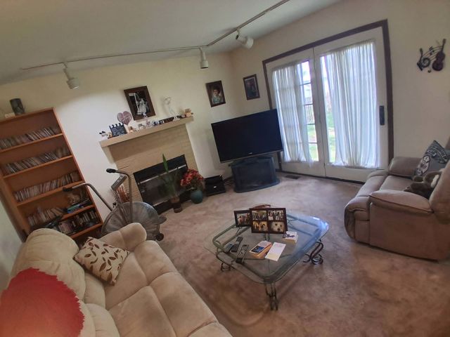 79 Brookstone Drive, Streamwood, IL 60107