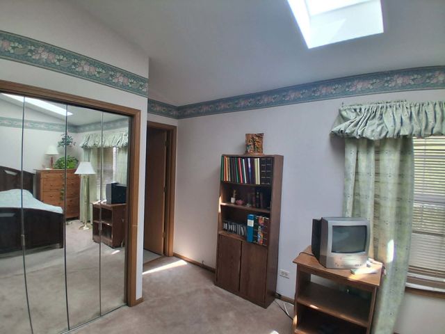 79 Brookstone Drive, Streamwood, IL 60107