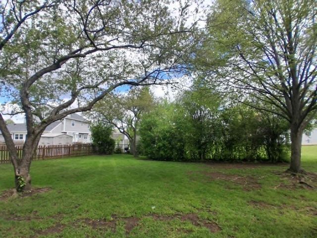 79 Brookstone Drive, Streamwood, IL 60107