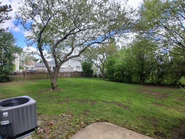 79 Brookstone Drive, Streamwood, IL 60107