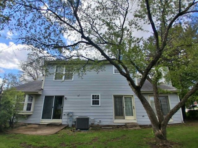 79 Brookstone Drive, Streamwood, IL 60107