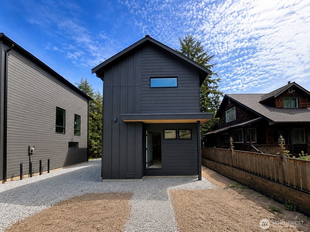 4909 SW Canada Drive, Seattle, WA 98136