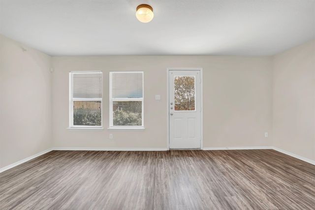 321 Silver Lake Trail, Fort Worth, TX 76140