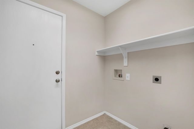 321 Silver Lake Trail, Fort Worth, TX 76140