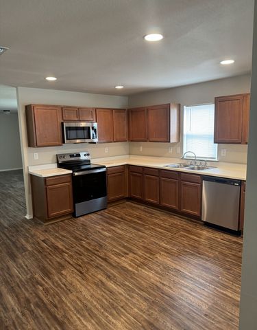 321 Silver Lake Trail, Fort Worth, TX 76140