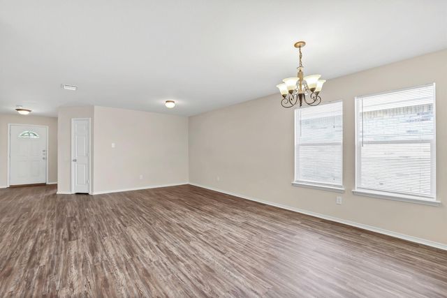 321 Silver Lake Trail, Fort Worth, TX 76140