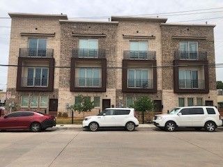 312 Feliks Gwozdz Place 200, Fort Worth, TX 76104