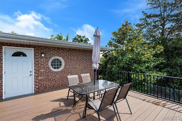 2948 Yaeger Road, St Louis, MO 63129