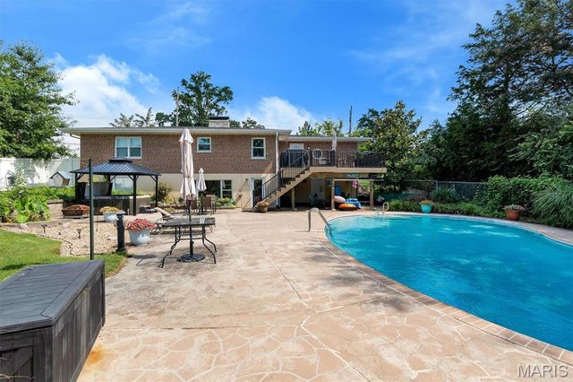 2948 Yaeger Road, St Louis, MO 63129