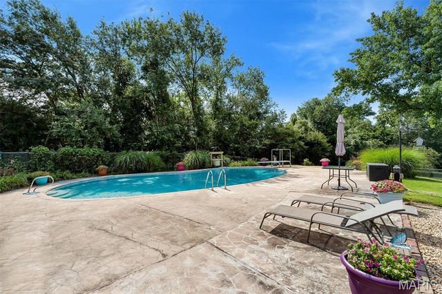2948 Yaeger Road, St Louis, MO 63129