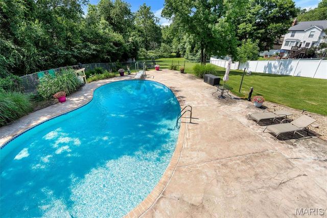 2948 Yaeger Road, St Louis, MO 63129