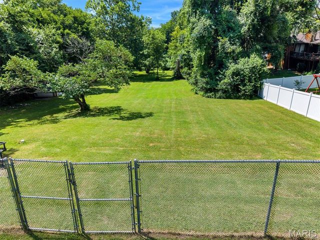 2948 Yaeger Road, St Louis, MO 63129