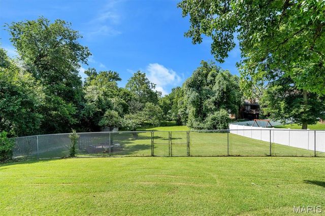 2948 Yaeger Road, St Louis, MO 63129