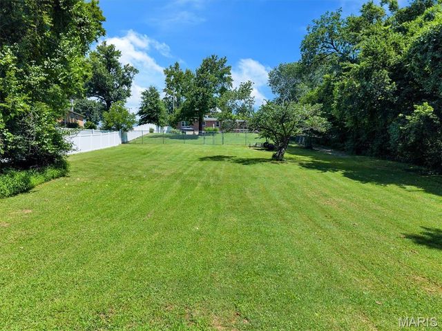 2948 Yaeger Road, St Louis, MO 63129