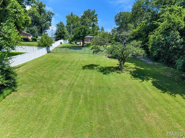 2948 Yaeger Road, St Louis, MO 63129